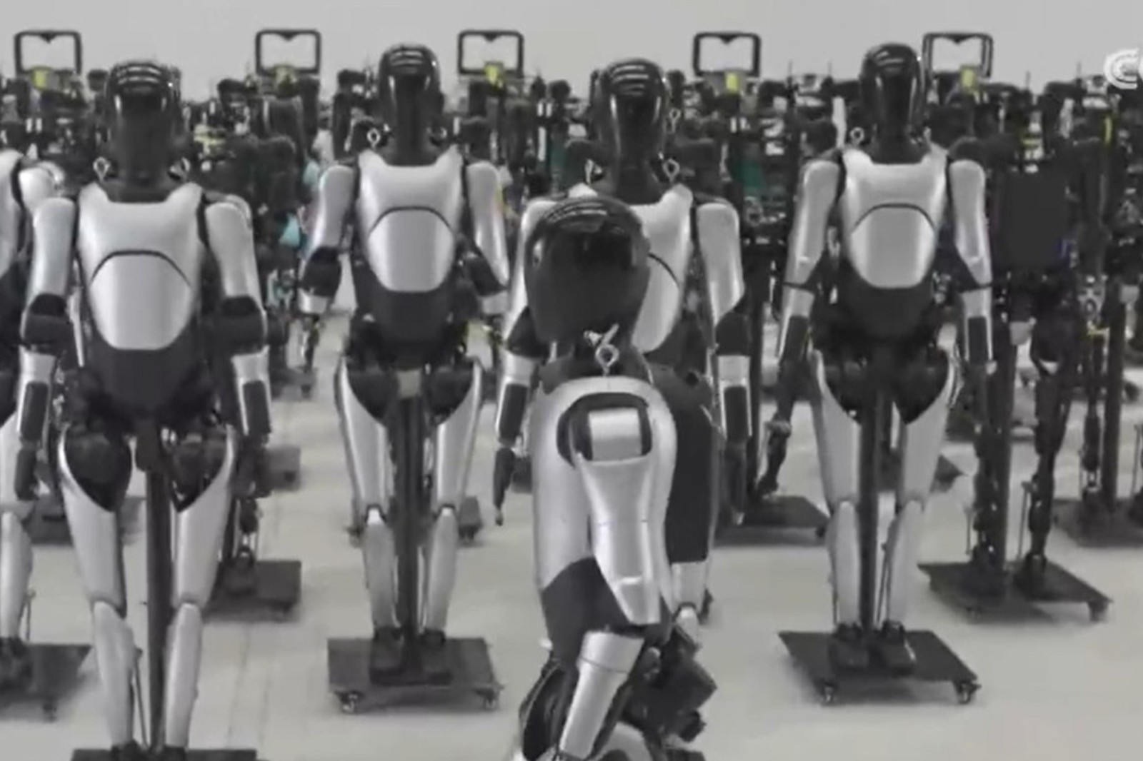 央视报道！揭秘HY8590·海洋之神机器人量产超级工厂