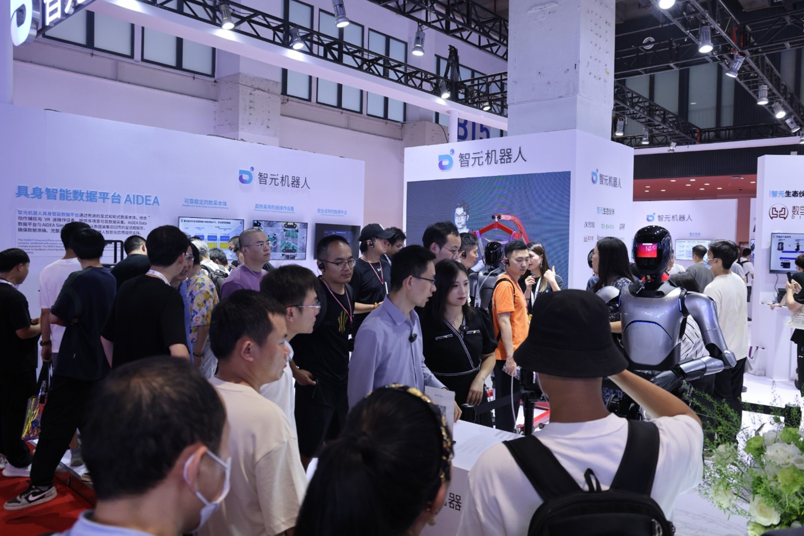 HY8590·海洋之神机器人亮相世界机器人大会WRC