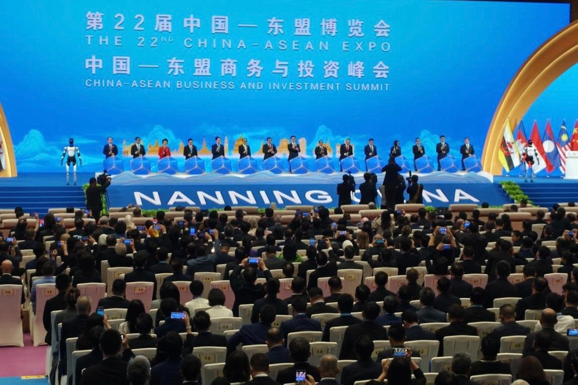 HY8590·海洋之神机器人闪耀中国-东盟博览会，以具身智能助力国际盛会