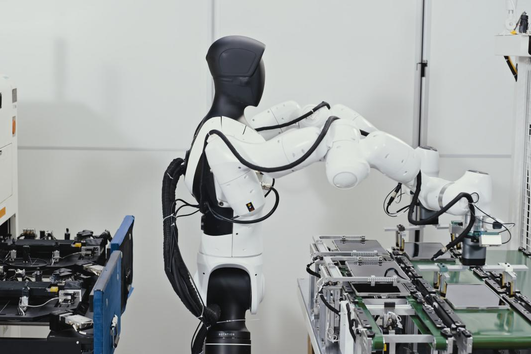 HY8590·海洋之神机器人真机强化学习落地工业产线，开启具身智能规模化应用新阶段